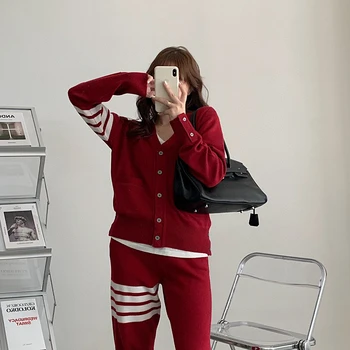Красный костюм TB, Женский вязаный кардиган с V-образным вырезом, маленькое пальто с четырьмя полосками + свободные и узкие повседневные брюки